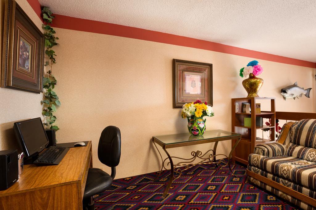 Super 8 By Wyndham Las Vegas Exterior photo